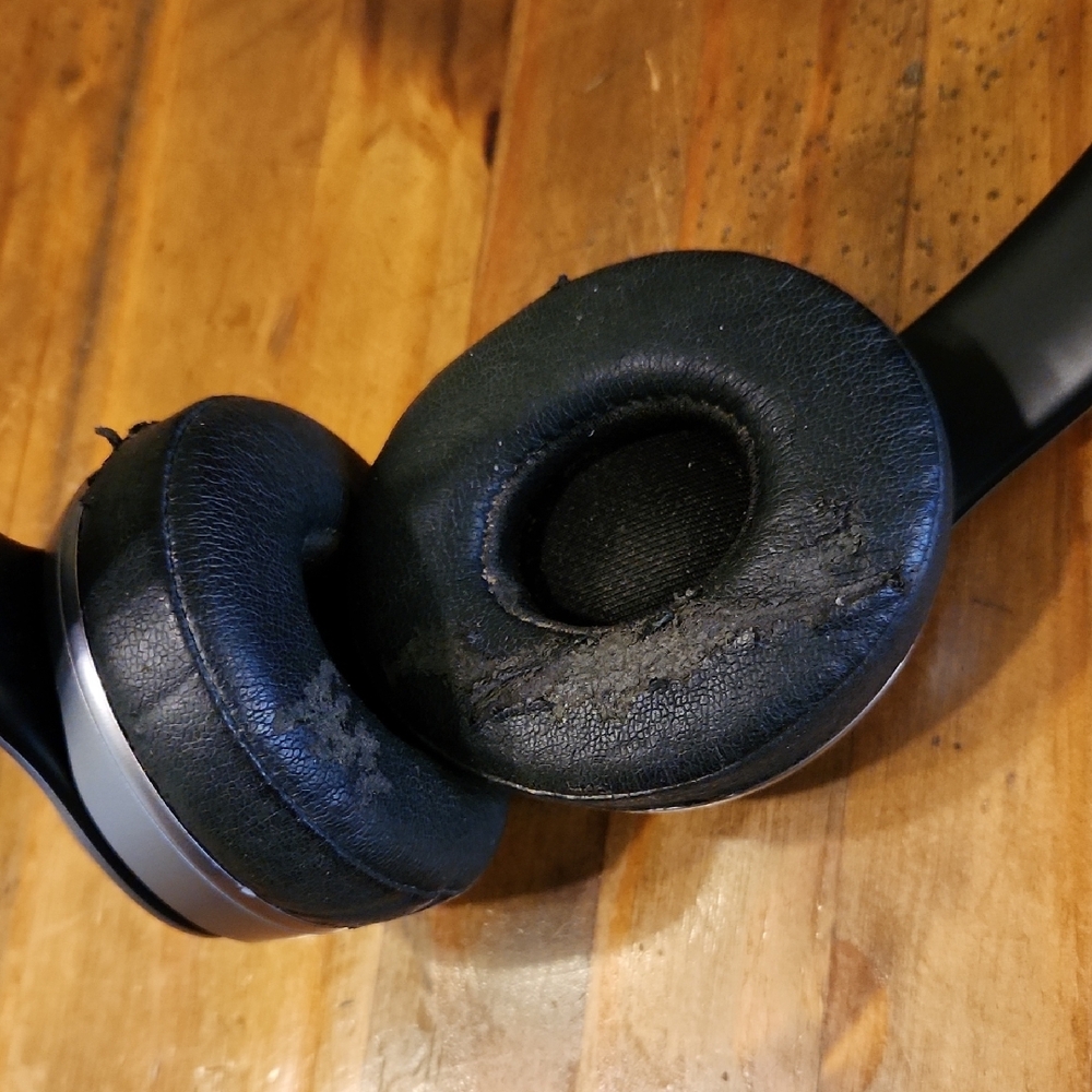 Beats by Dre Solo Wireless - Picture 3 of 5